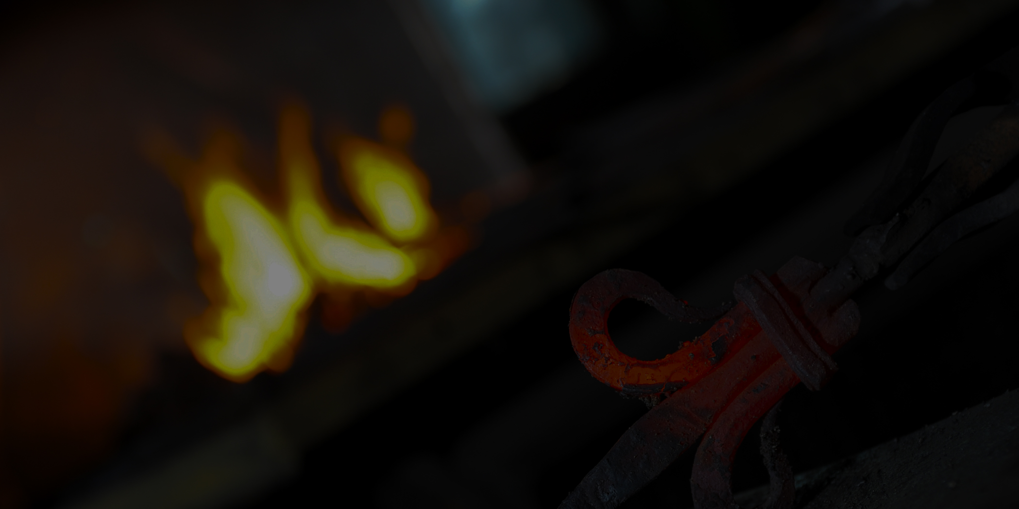 Person die Ihr Fahrrad festhält