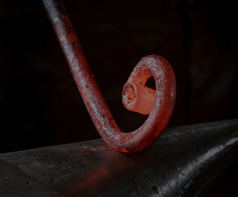 Stahlstange auf Amboss